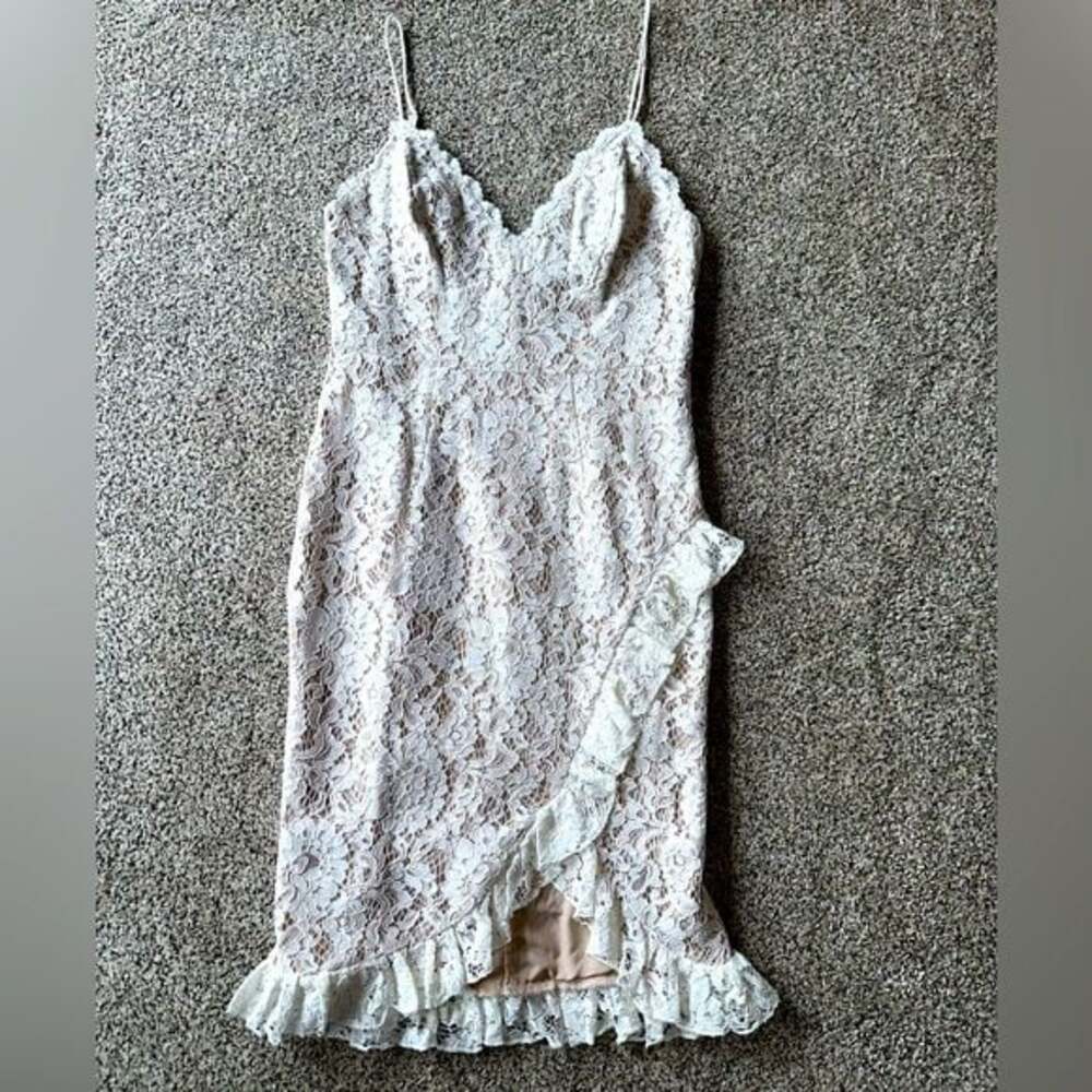 NWT M selfie Leslie lace dress